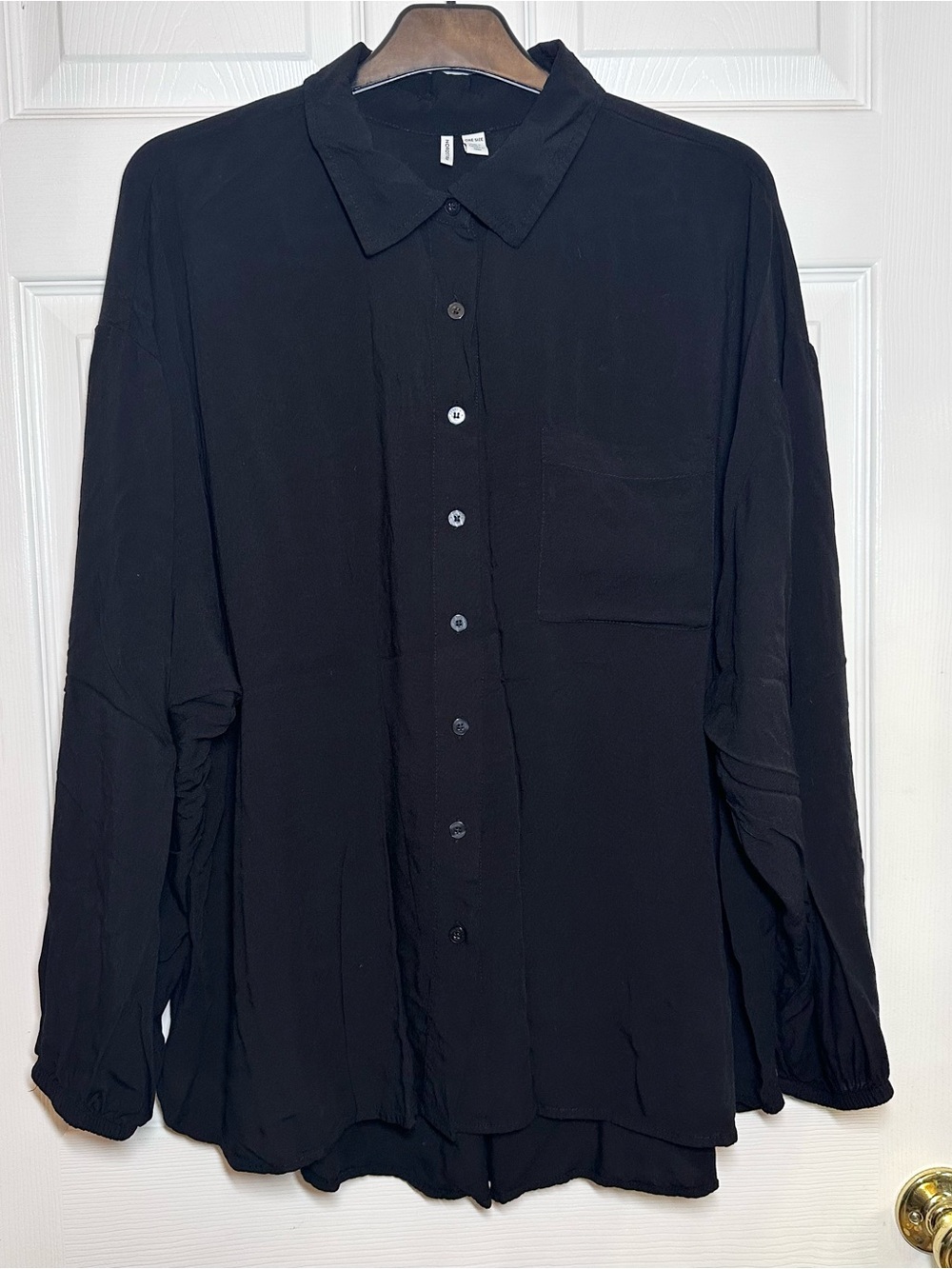 Nordstrom Women's O/S Slouchy Button Down Collared Shirt Black Elastic Cuff